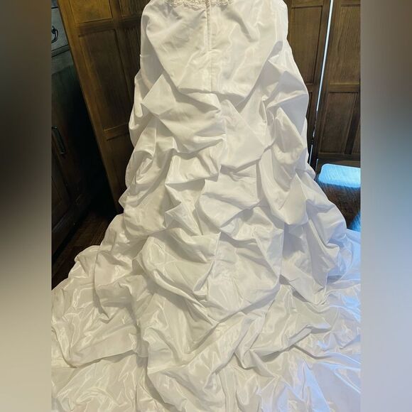 Candlelight White Satin Halter Poufy Ruched Wedding Gown with Train. - Picture 7 of 16